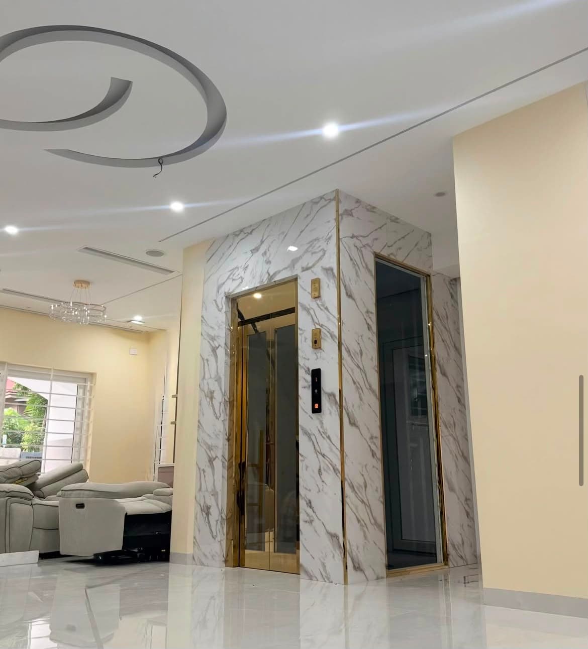 Contemporary Designer Lift